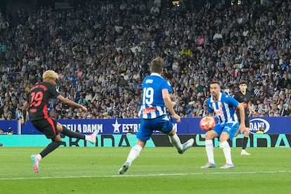 Título y derbi llevan la firma de Lamine: el Barcelona se corona campeón de Liga