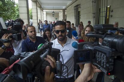 Antonio Manuel Guerrero, el guardia civil de La Manada, a su salida de los juzgados de Sevilla.