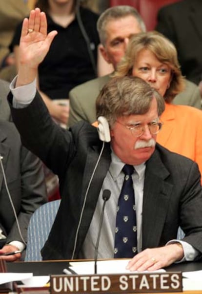 El representante de EE UU ante la ONU, John Bolton, durante la votación de este jueves en el Consejo de Seguridad de la ONU.