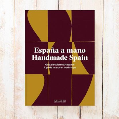 Este libro es un viaje por lo mejor de la herencia cultural española, una guía en la que se recoge una selección de 100 talleres artesanos. España a mano (La Fábrica) narra la historia de excelencia, el saber hacer y los secretos de instituciones centenarias que tienen un compromiso férreo por la calidad y por mantener el patrimonio cultural. Las páginas muestran desde el ambiente interior de cada uno de ellos hasta el proceso de fabricación de cada una de sus pequeñas joyas. Precio: 28 euros.