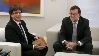 Di&agrave;leg entre Rajoy i Puigdemont el 2016.