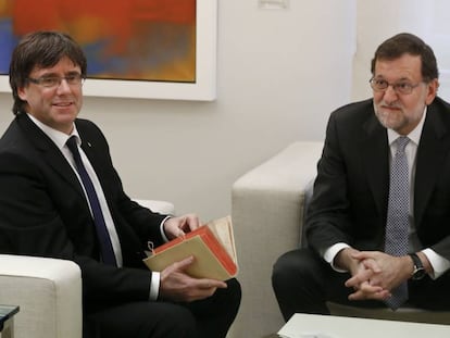 Di&agrave;leg entre Rajoy i Puigdemont el 2016.