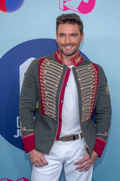 El actor de Puerto Rico Julian Gil asistió a la ceremonia. Fue especialmente conmovedor el discurso de Mía Sánchez, hija del cantante colombiano Charlie Zaá, quien es una sobreviviente de la matanza en la escuela Marjorie Stone Douglas, de Parkland, al norte de Miami.