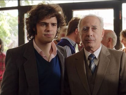 Peter Lanzani (izquierda) y Guillermo Francella, en un fotograma de 'El clan'.