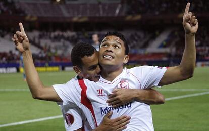 Bacca celebra su gol ante el Zenit con Kolodziejczak.