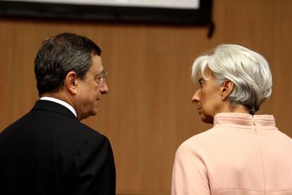 Mario Draghi, junto a su sucesora al frente del BCE, Christine Lagarde.