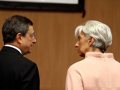 Mario Draghi, junto a su sucesora al frente del BCE, Christine Lagarde.