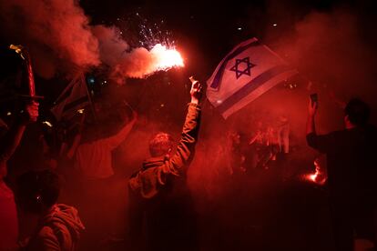 Israelíes protestan en contra de los planes del primer ministro, Benjamin Netanyahu, en Tel Aviv.
