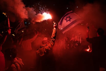 Israelíes protestan en contra de los planes del primer ministro, Benjamin Netanyahu, en Tel Aviv.