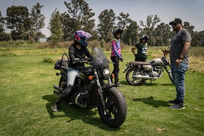 Mujeres en moto She Can Ride