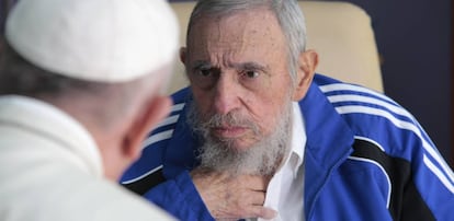 O papa Francisco com Fidel Castro em Havana em 2015.