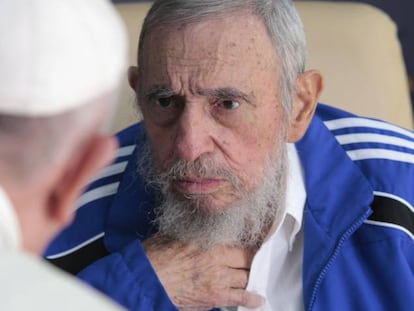 O papa Francisco com Fidel Castro em Havana em 2015.