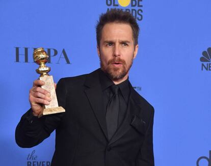 Sam Rockwell posa con su trofeo de mejor actor secundario por 'Tres anuncios a las afueras' de Martin McDonagh.