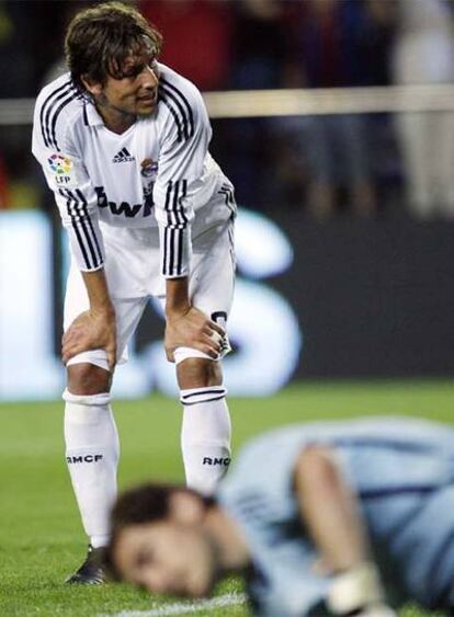 Casillas y Heinze se lamentan durante el encuentro