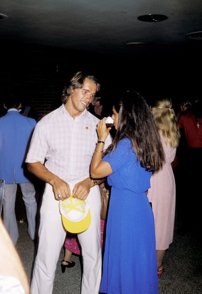 Arnold Schwarzenegger y Maria Shriver en 1973.