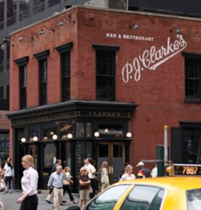Fachada del restaurante P. J. Clarke's, en la esquina de la Tercera con la 55, Manhattan (nueva York).