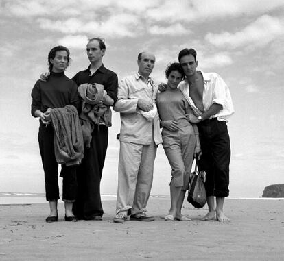La familia en la playa, Santander, 1954
