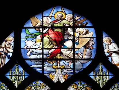 Vidriera con la conversión del apóstol San Pablo en la iglesia de Saint Severin, París.