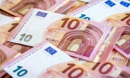 Varios billetes de diez euros. EFE