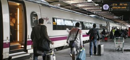 Tren Ave en la estaci&oacute;n de Atocha de Madrid. 