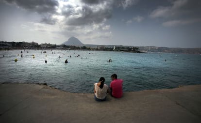L’aigua de la mar és blava, és clar que sí, però també sovint és d’argent, o de color xocolata, o verda, o olivàcia...
