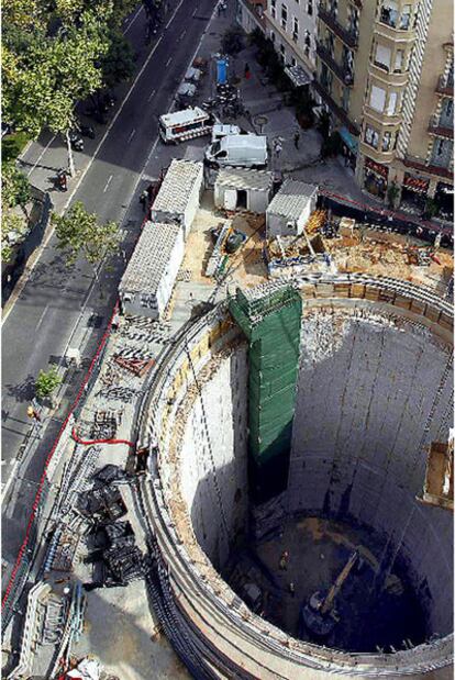 Pozo de las obras del AVE en Bruc con Provença.