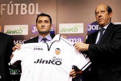 Valverde, junto a Llorente, en su presentación con el Valencia.