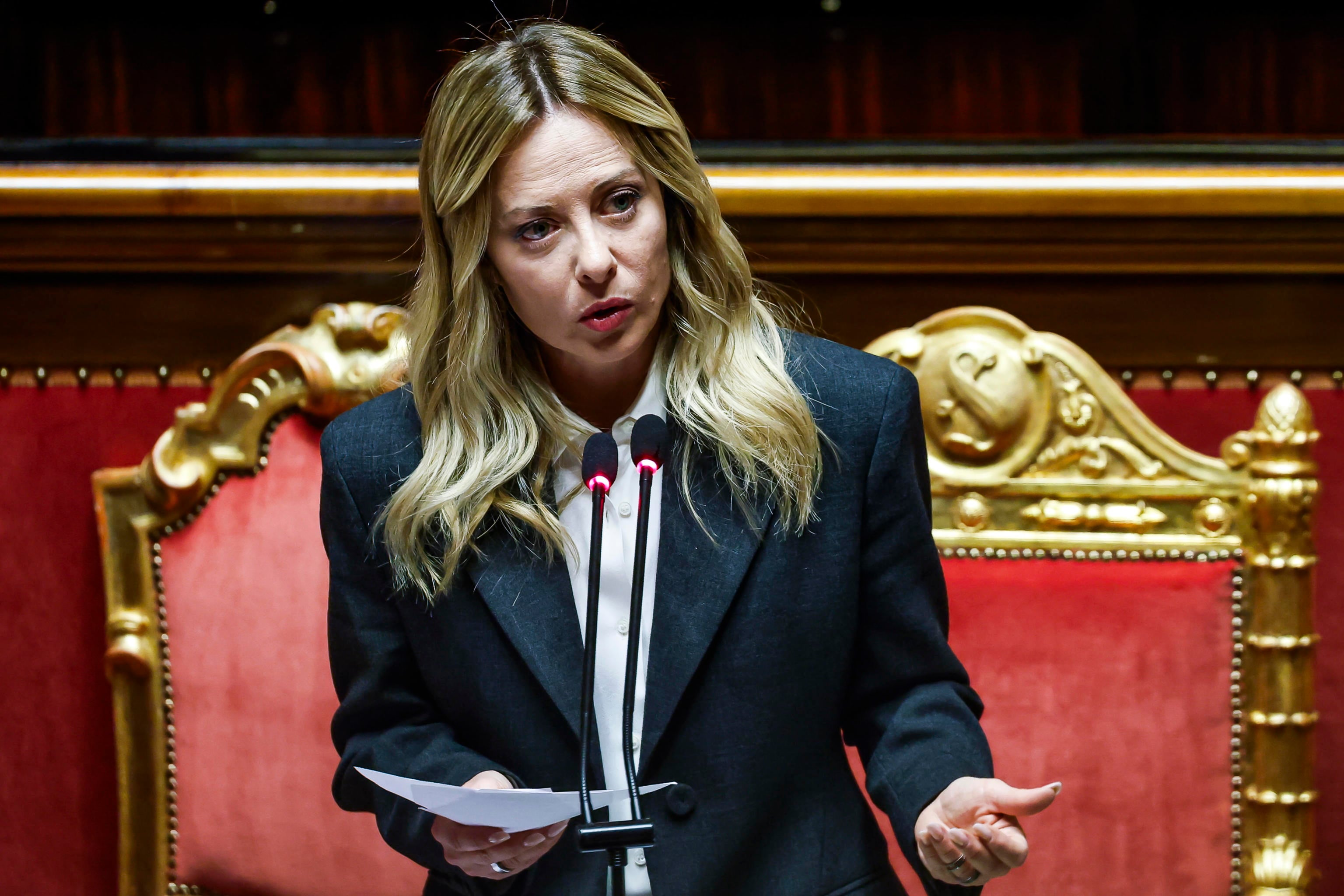 Meloni renueva el mandato del consejero delegado de Enel por tres años más y destituye al de Leonardo