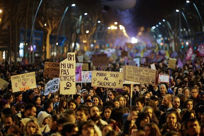 Barcelona celebra por primera vez el 8M con dos manifestaciones ...