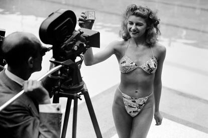 El diseño de Louis Réard lucido por Micheline Bernardini en la piscina Molitor en 1946.