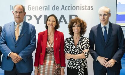 Álvaro Platero, presidente de Pymar; Reyes Maroto, ministra de Industria; Almudena López del Pozo, consejera delegada de Pymar; y Francisco Conde, consejero de Economía e Industria de Galicia.