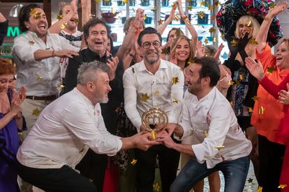 Los últimos ganadores. Miki Nadal y Juanma Castaño han sido los vencedores ex aequo de la última edición de 'MasterChef Celebrity', que contó también con la presencia de Victoria Abril, Verónica Forqué y una sonada polémica por unos chistes sobre el acento gallego.