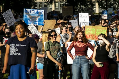 Abortion-rights protesters