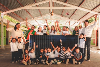 Jardn de Ni?os Mara Curie en el municipio de Galena, Nuevo Len, con un panel solar que permiten a escuelas y centros de salud de comunidades aisladas acceder a energa limpia. 