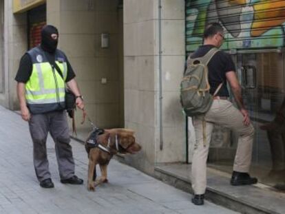 La policía detiene a 29 personas, entre ellas el expresidente de la Diputación de Barcelona