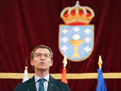 El presidente de la Xunta de Galicia, Alberto Núñez Feijóo, este viernes tras presentar su carta de renuncia en Santiago.