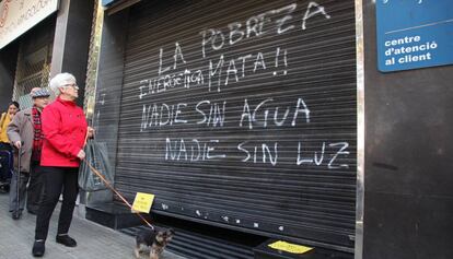 Protesta en Reus por la muerte de una mujer a la que cortaron la luz.