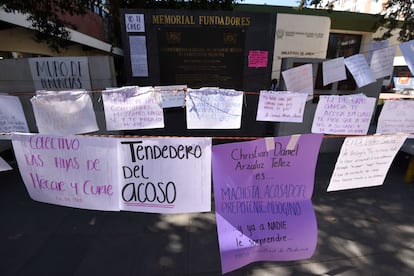 Tendederos de denuncia de acoso en una universidad