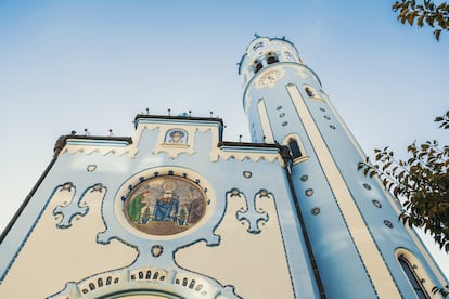 La iglesia de Santa Isabel de Bratislava, conocida popularmente como la iglesia Azul.