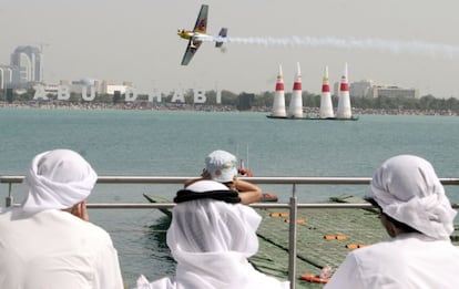 Exhibici&oacute;n a&eacute;rea de Red Bull en Abu Dhabi.