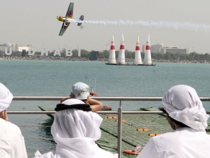 Exhibici&oacute;n a&eacute;rea de Red Bull en Abu Dhabi.