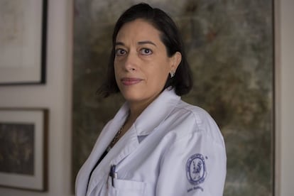 La doctora Mara Madeiros, en su casa en la Ciudad de México.