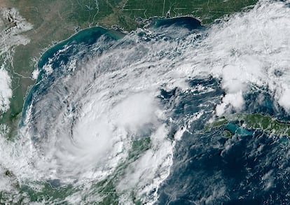 Esta imagen de satélite de la trayectoria del huracán Milton. 