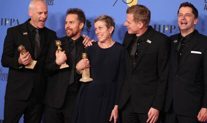 Martin McDonagh, Sam Rockwell y Frances McDormand, con sus premios por 'Tres anuncios en las afueras'.