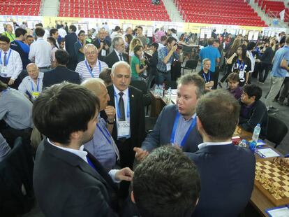 Ambiente típico de una Olimpiada de Ajedrez poco antes del inicio de una ronda, en Batumi (Georgia), 2018