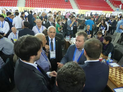 Ambiente típico de una Olimpiada de Ajedrez poco antes del inicio de una ronda, en Batumi (Georgia), 2018