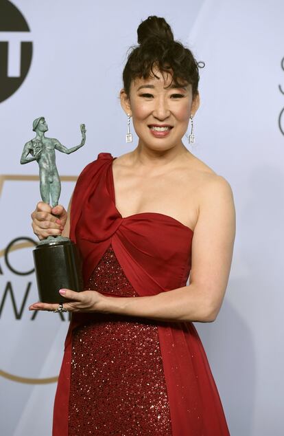 La despedida en 2014 de la actriz Sandra Oh fue más pacífica. "Creativamente creo que he dado todo de mí y siento que estoy preparada para dejar la serie", confesó a 'The Hollywood Reporter' sobre su papel de Cristina Yang. Este año Oh, de 48 años, se convirtió en la primera mujer asiática en presentar una gala de los Globos de Oro, donde fue premiada como Mejor actriz por su interpretación en la serie de culto 'Killing Eve', siendo la segunda asiática en obtener la estatuilla, después de la japonesa Yoko Shimada en 1981.