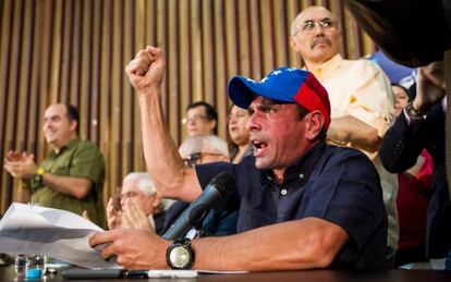 Capriles calls on Venezuelans to join demonstration.