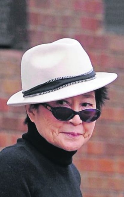 Frente a la imagen de bruja oficial del pop, Yoko Ono ha alimentado la de artista comprometida con la paz.