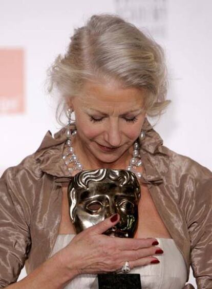 La veterana Helen Mirren ha arrebatado a Penélope Cruz el BAFTA a la mejor actriz en la gala de los premios del cine británico celebrada hoy